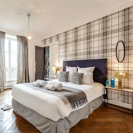 Sweett - Rue De Rivoli * Paris