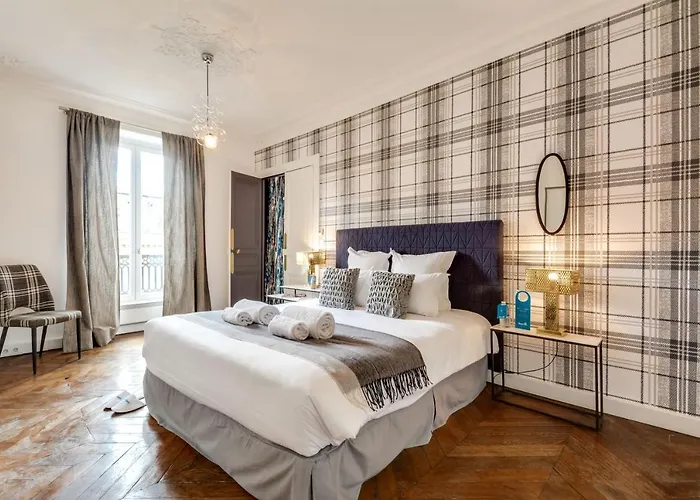 Sweett - Rue De Rivoli * Paris